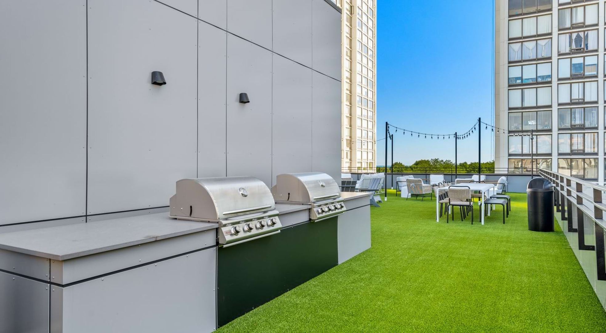 Building Photo - 5430 N Sheridan Rd