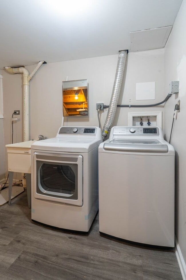 Building Photo - Beautiful 2 Story 3 BD 3.5 BA home in Burtonsville, MD