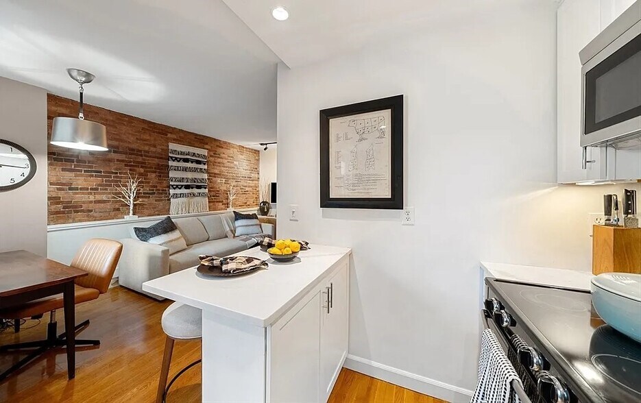 Building Photo - 9 Hancock St