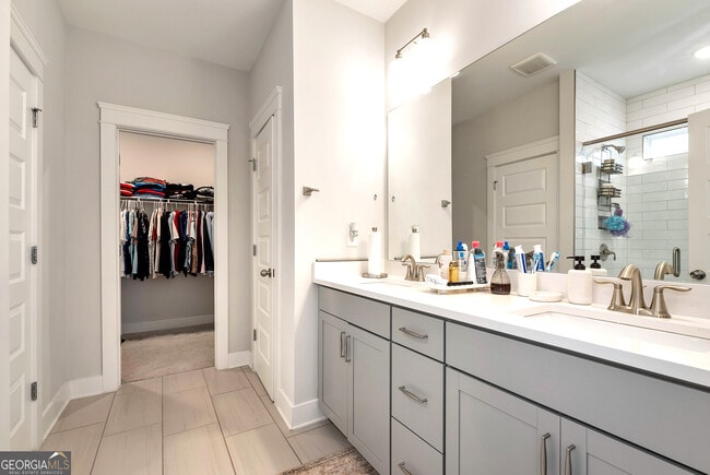 Building Photo - 6968 Manchester Dr