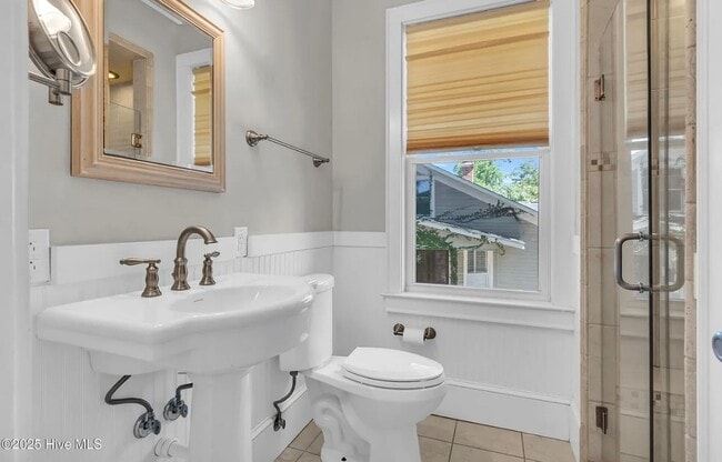 Building Photo - 3 Bed 3 Bath Historic Home