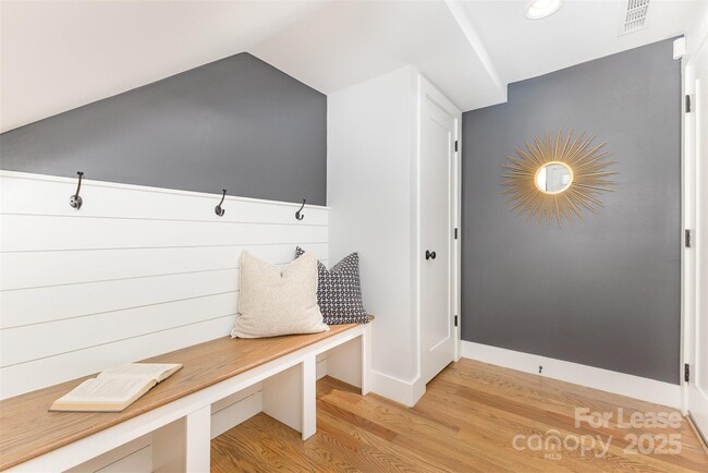 Building Photo - 2523 Irwin Strm Rd