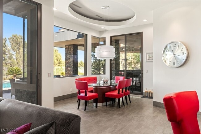 Building Photo - 2 Castle Oaks Ct