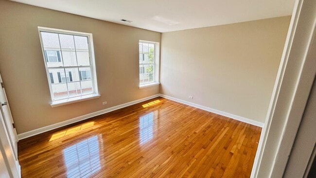 Building Photo - 340 Evergreen Cir