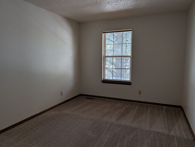 Building Photo - 3028 Deliverance Dr