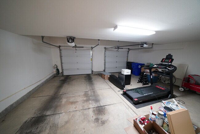 Building Photo - 28635 N Pietro Dr