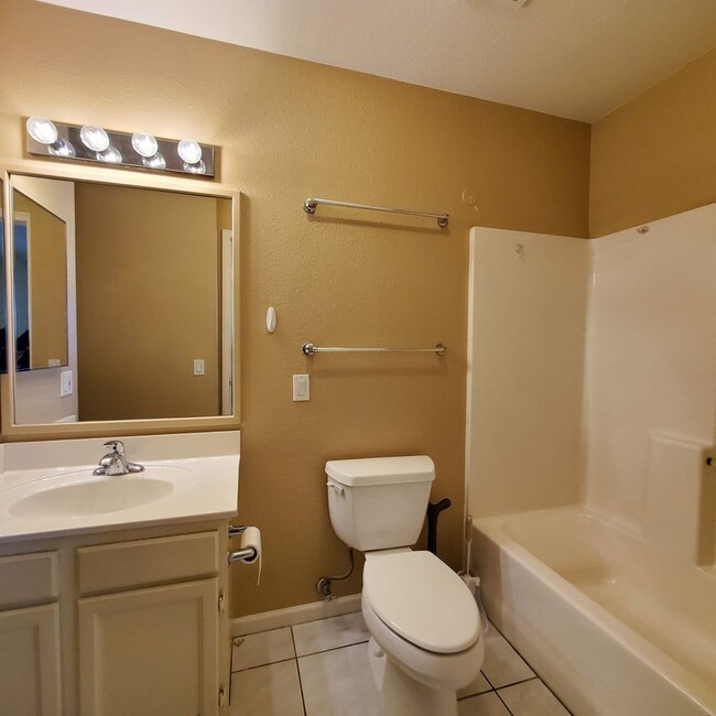 Building Photo - 3 BEDROOM CORNER LOT HOME IN CHANDLER W HU...