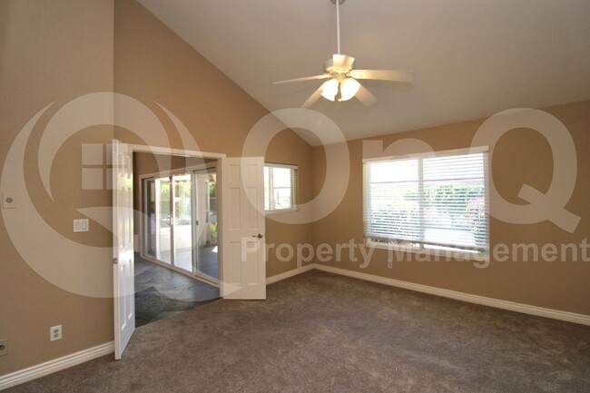 Building Photo - 11115 E Mercer Ln