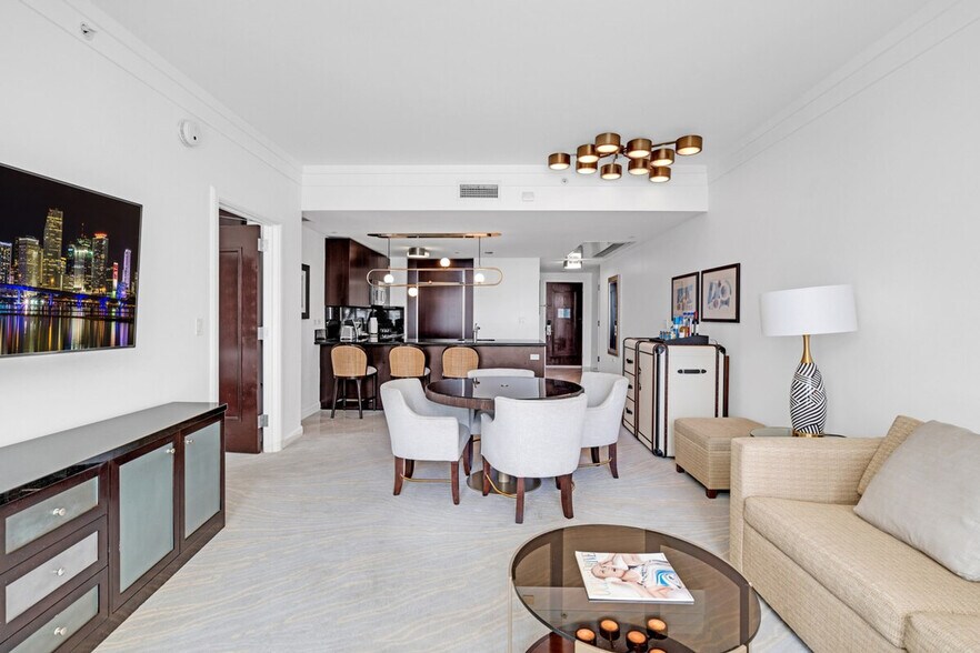 Building Photo - 4391 Collins Ave