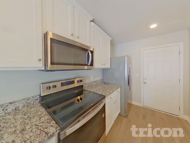 Building Photo - 2124 Southlea Dr