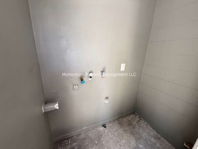 Building Photo - 8214 N 17th St