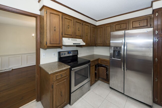 Building Photo - 5 Bedroom 3 Bath Home in Parkshore - Charl...
