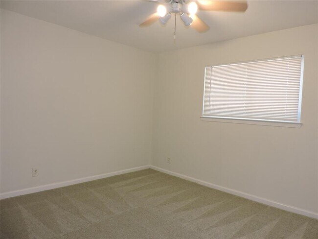Building Photo - 1625 Chippeway Ln