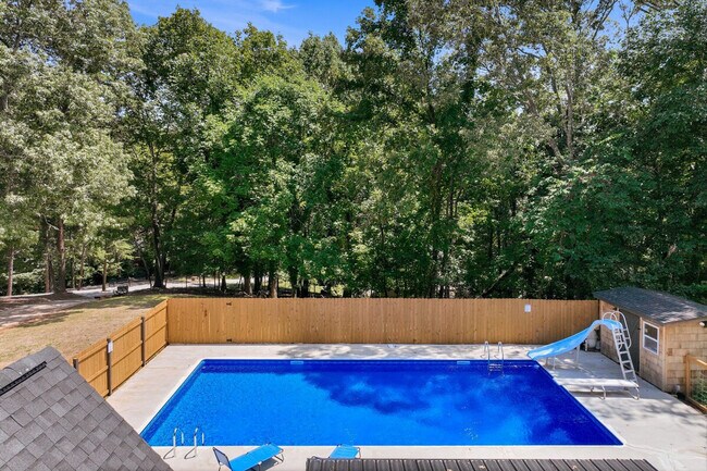 Building Photo - 4225 Twin Rivers Dr