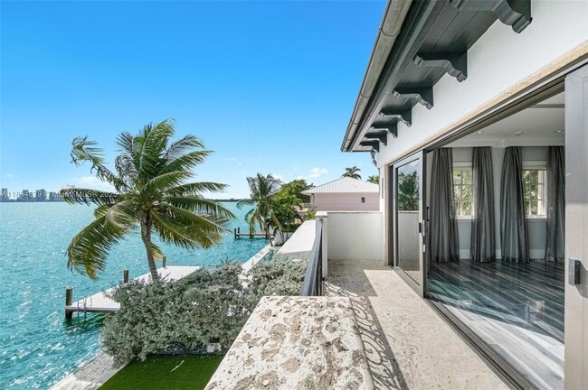 Building Photo - 1331 Bay Terrace