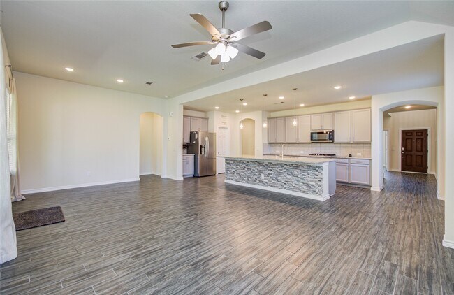 Building Photo - 27817 Ellie Oak Ln