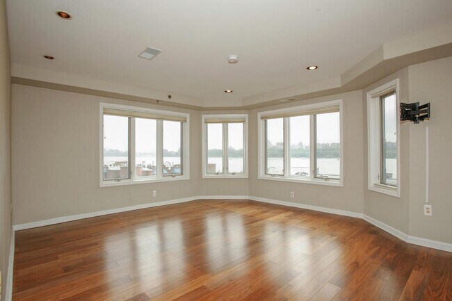 Building Photo - 602 Rutledge Ct