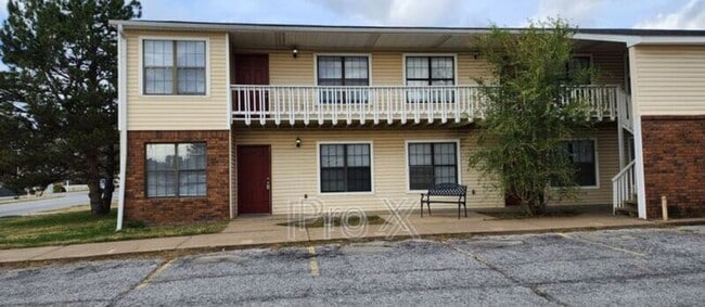 Primary Photo - 1001 S St Louis Ave