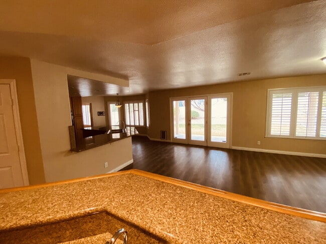 Building Photo - 8217 Ocean Terrace Way