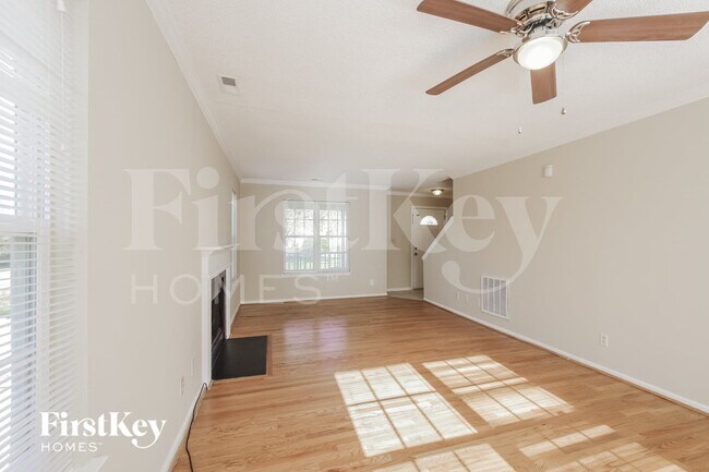 Building Photo - 2400 Devon Dr