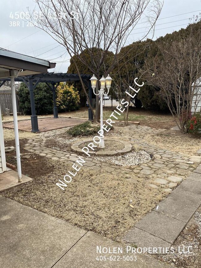 Building Photo - 4505 SE 41st St