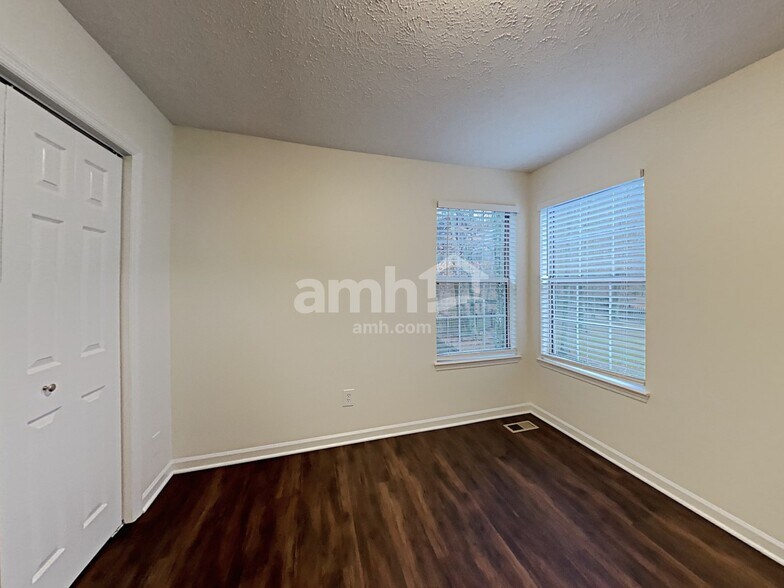 Building Photo - 1325 Georgetown Dr