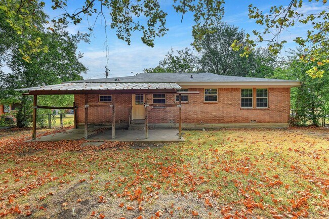 Building Photo - 820 Maple St