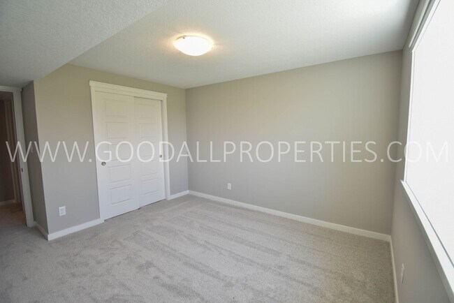 Building Photo - 3-Bedroom, 3-Bath Ranch Home in Waukee with Finished Basement & Pond Views