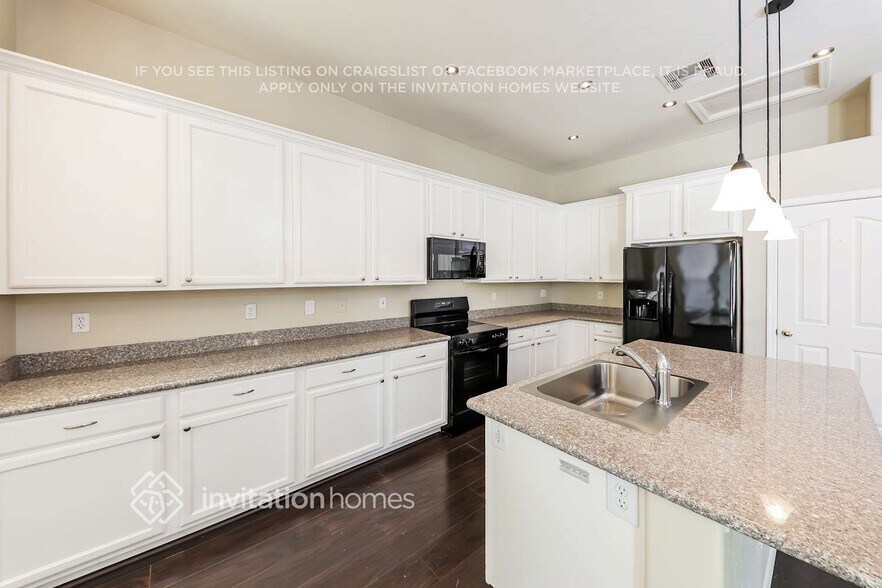 Building Photo - 7447 W Trails Dr