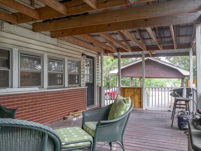 Building Photo - 411 College Blvd