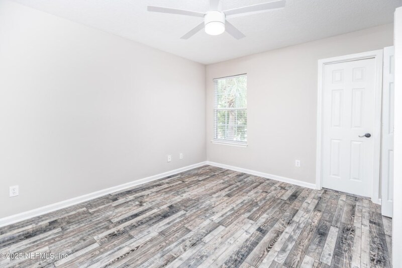 Building Photo - 230 Scrub Jay Dr