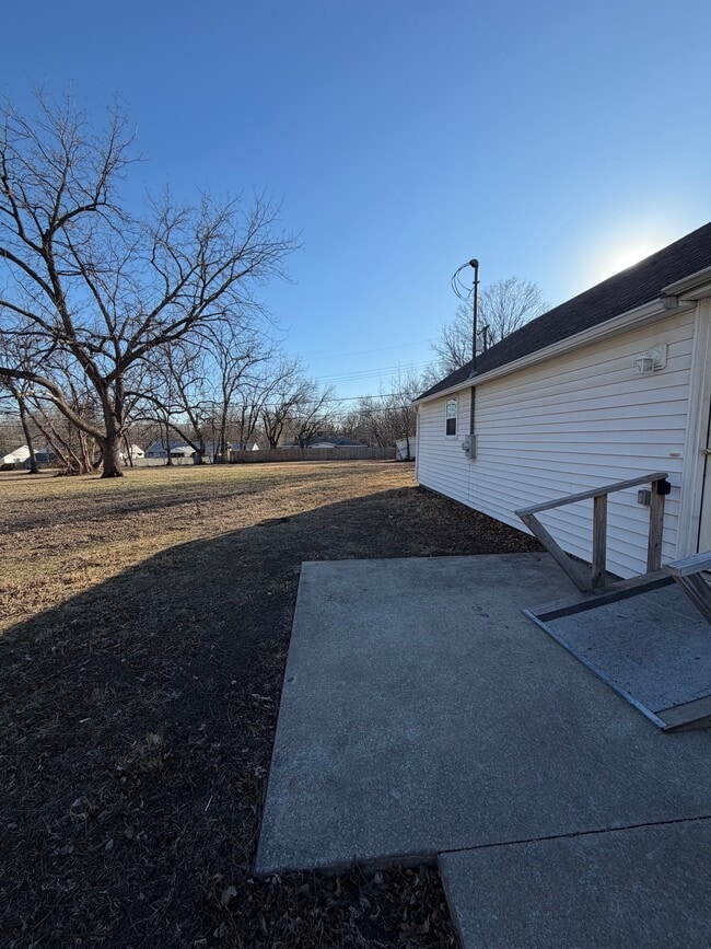 Building Photo - 614 1/2 Broad St