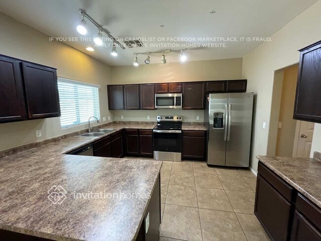 Building Photo - 10225 W Camelback Rd