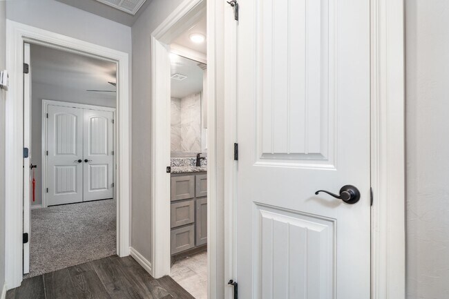 Building Photo - Beautiful Home in Woodland Park