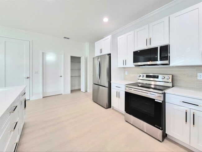 Building Photo - 3304 E North Bay St