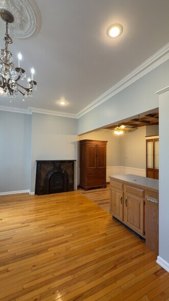 Building Photo - 153 1st St