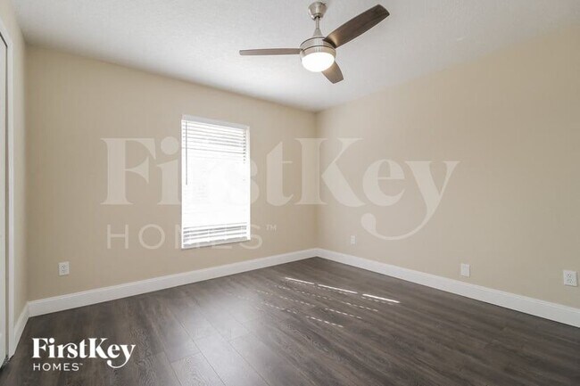 Building Photo - 8532 Park Highland Dr
