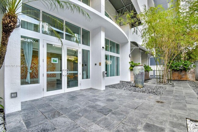 Building Photo - 234 NE 3rd St