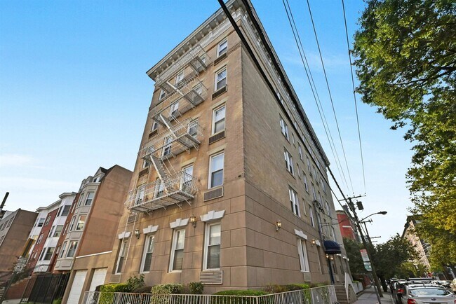 Building Photo - 734 Adams St