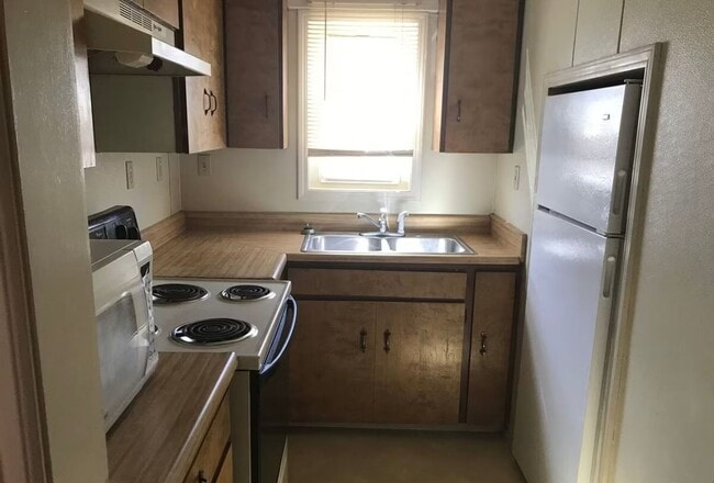 Building Photo - 1950 H St