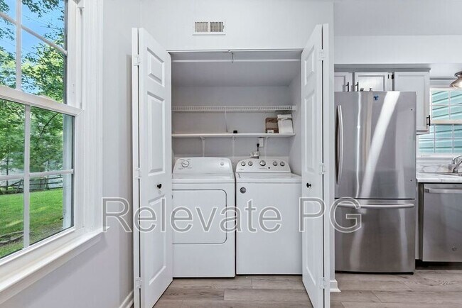Building Photo - 2301 Strangford Ct