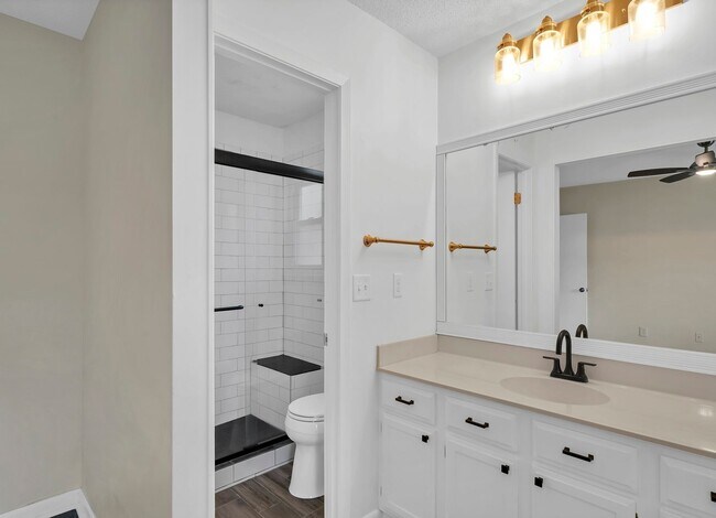 Building Photo - Home in Cedar Ridge