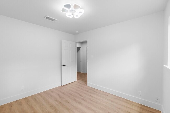 Building Photo - 62 Greenbriar Dr