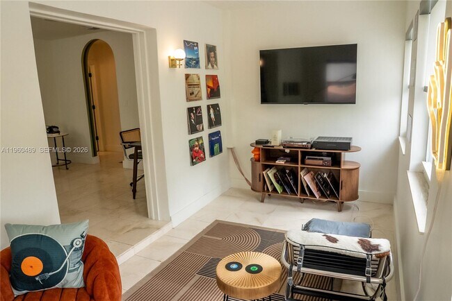 Building Photo - 509 NE 64th St