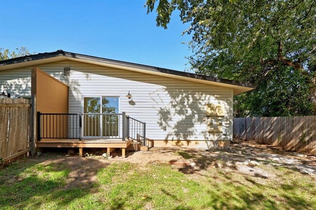 Building Photo - 1905 Cedar Ridge Dr