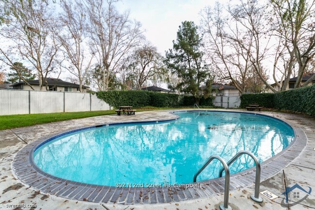 Building Photo - 302 N 2nd St