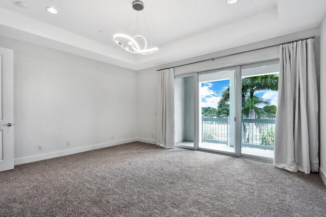 Building Photo - 12556 Gross Pointe Dr