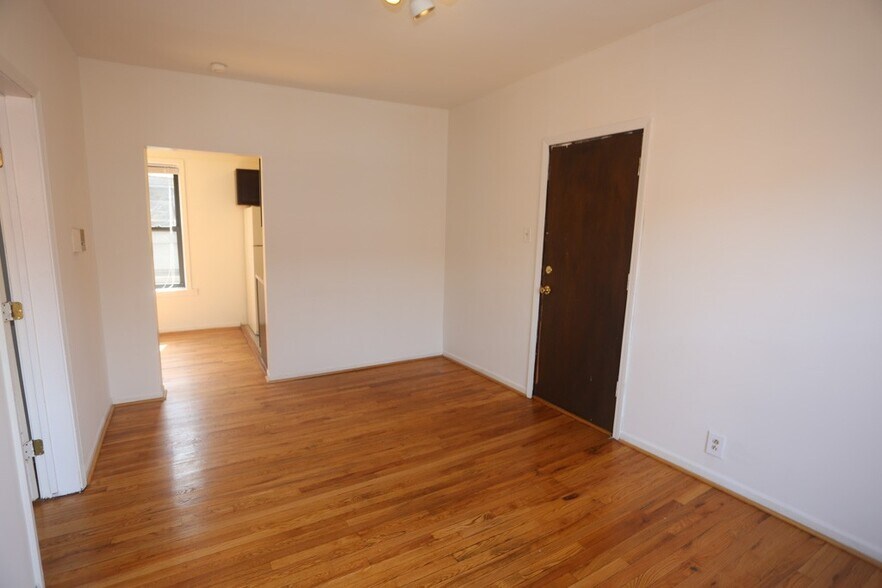 Building Photo - 931 W Sunnyside Ave