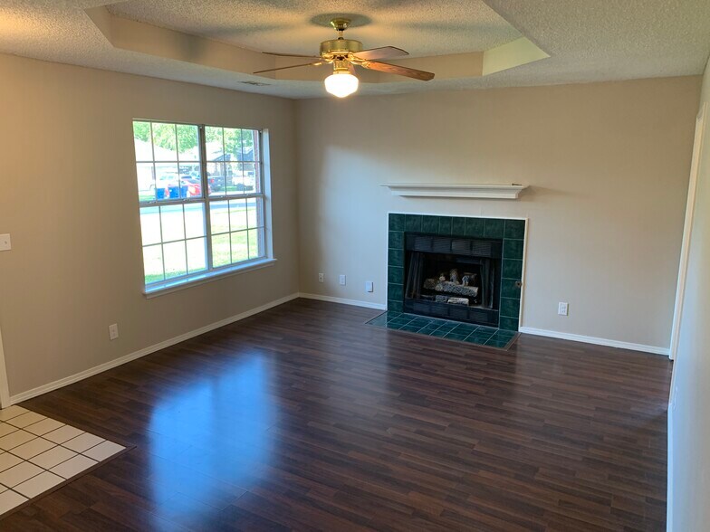 Building Photo - 507A Camellia Dr