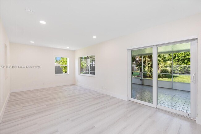 Building Photo - 7003 NW 99th Ave